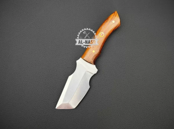hunted tracker knife