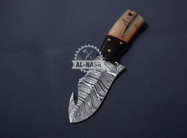 skinning knife with gut hook