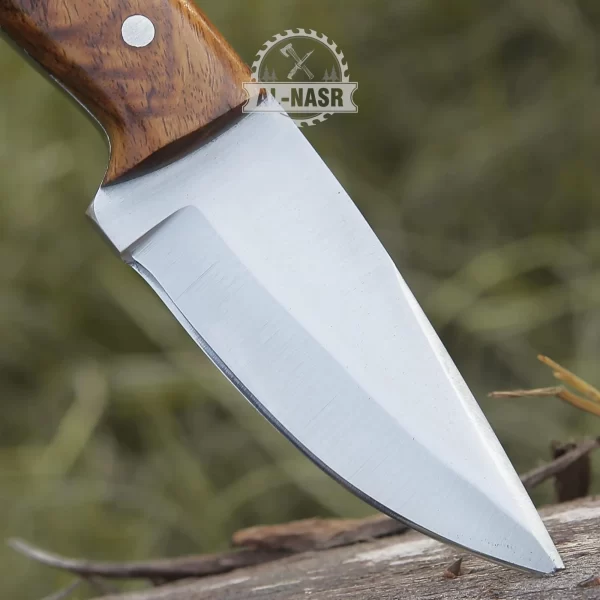 fixed blade skinning knife